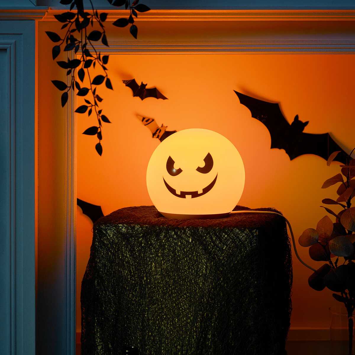 KUSTFYR LED table lamp, pumpkin